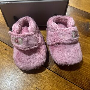 Baby UGG Slippers, size 0/1, smoke free home